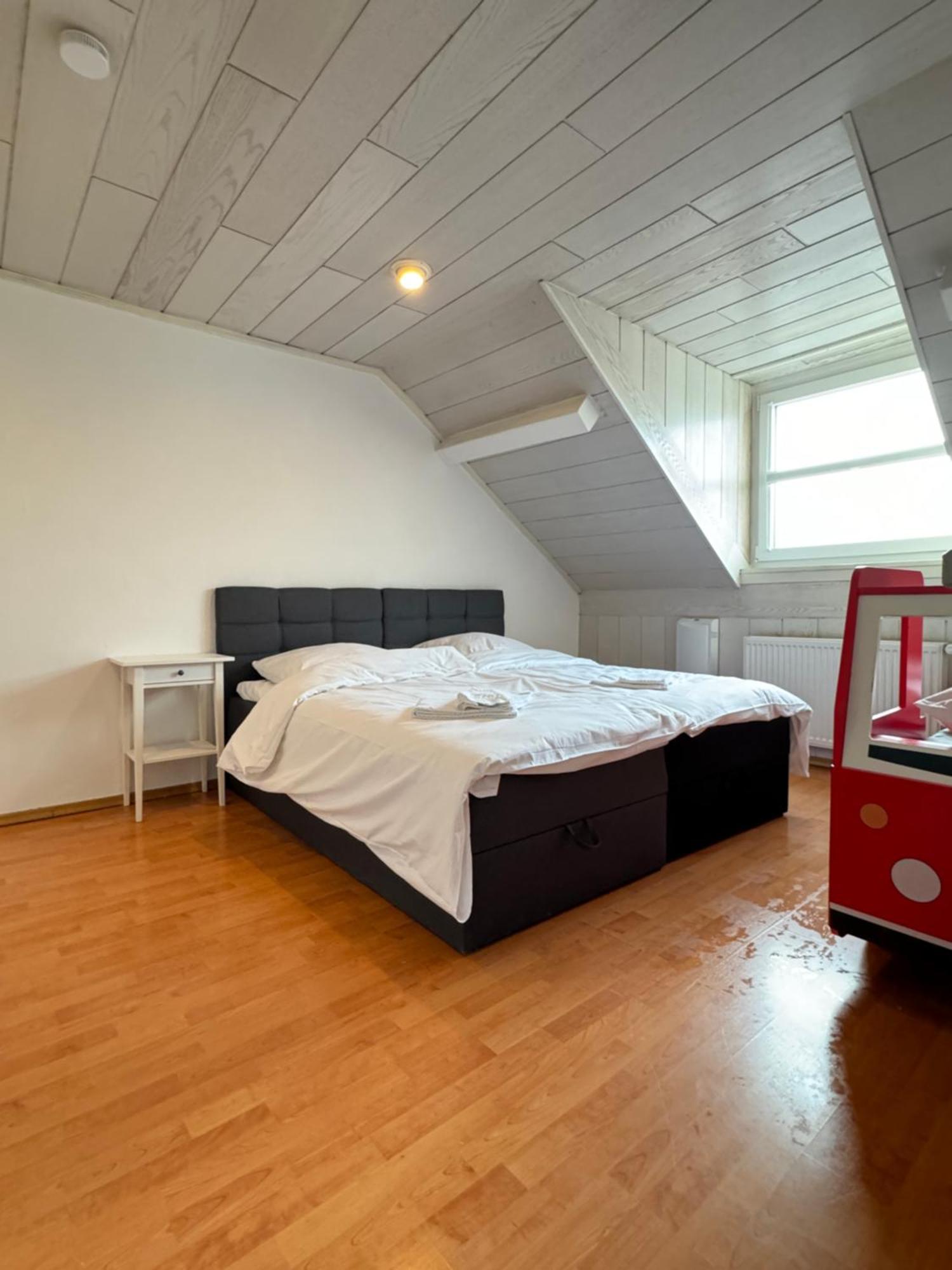 Der Schwan 7 - 3 Schlafzimmer - 2 Balkone - Zentral - 100 Qm Duren Luaran gambar